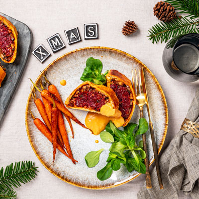 Bild Beet-Wellington mit bunten Möhren und Cashew-Sauce