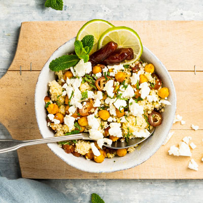 Bild Couscous-Salat mit Datteln, Minze und gerösteten Kichererbsen