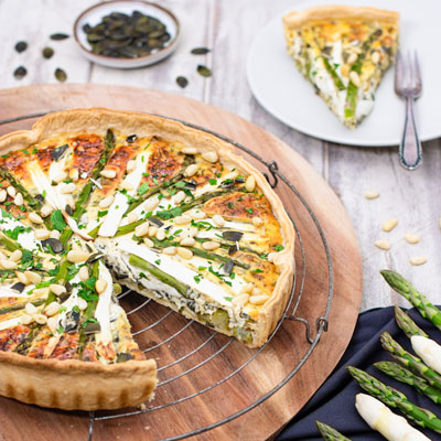 Bild Spargel-Quiche mit Kürbiskernen und Pinienkernen