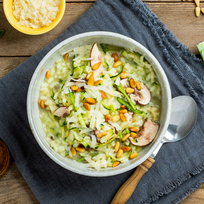 Bild Schnelles Zucchini-Risotto mit Pinienkernen