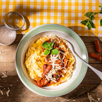 Bild Polenta mit Cabanossi-Tomatensauce und Aubergine