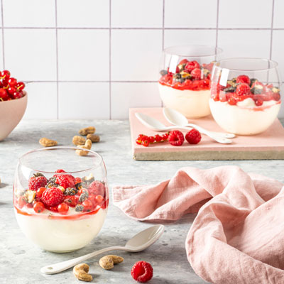 Bild Mascarpone-Creme mit Beeren und Vanille-Cashew-Topping