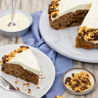 Bild Karottenkuchen mit Walnüssen, Sultanas und Frischkäse-Frosting